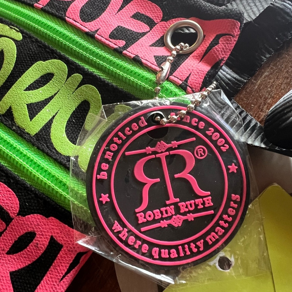 Robin Ruth Puerto Rico Crossbody Bag - Picture 3 of 3
